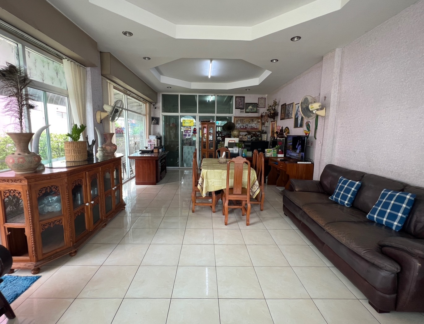 ขายอาคารพาณิชย์บางเสร่ 3 ชั้น (หัวมุม) ทำเลดีมาก  ใจกลางบางเสร่ ตรงข้ามโลตัลบางเสร่