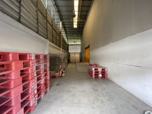ให้เช่าโกดัง มีห้อง clean room หลายห้อง มีช่องโหลดสินค้า ย่าน เลียบด่วนรามอินทรา เกษตร-นวมินทร์ นวลจัน