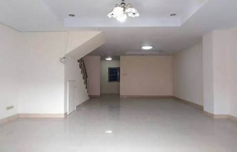 ขายพร้อมคนเช่า ทาวน์เฮาส์ 2ชั้น 3ห้องนอน 2ห้องน้ำ ม.ประภัสสร หลังโลตัส ตลาดเมืองทองเครือสหพัฒน์ ศรีราชา ชลบุรี