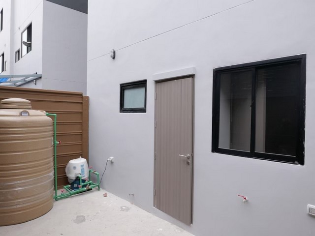  ให้เช่าThe Pride สุขุมวิท 77 (ซ. อ่อนนุช 30) Home Office สไตล์ Modern ที่จอดรถของตัวอาคาร 4 คัน