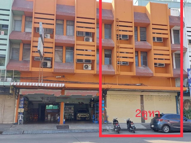 ให้เช่าอาคารพานิชย์ ใกล้รถไฟฟ้า ใกล้เดอะมอลล์ โลตัสบางกะปิ  อาคาร  2คูหาทะลุติดกัน  3ชั้นครึ่ง  