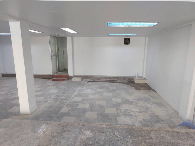 ให้เช่าอาคารพานิชย์ ใกล้รถไฟฟ้า ใกล้เดอะมอลล์ โลตัสบางกะปิ  อาคาร  2คูหาทะลุติดกัน  3ชั้นครึ่ง  