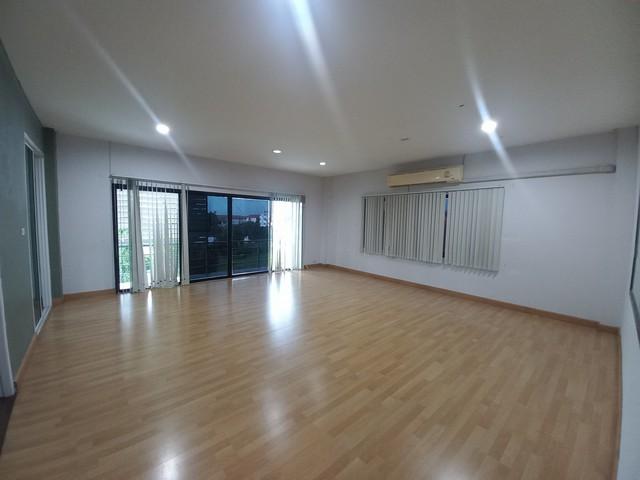 ให้เช่าสำนักงาน office เฉพาะชั้นที่ 3 เนื้อที่ 184 ตรม ซอยรามอินทรา 39 