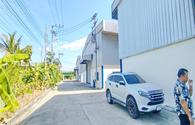 ให้เช่า เซ้ง โรงงาน  สหพัฒน์ 4 กม.ออฟฟิศห้องประชุม  7จอดรถเฟอร์บางส่วน  มี GMP อาหาร 295 ตรว. 4 แอร์ ท่าเรือแหลมฉบัง 8 กม.