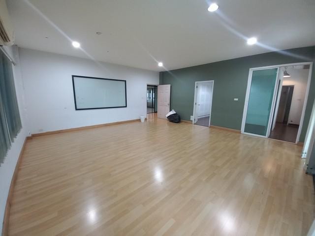 ให้เช่าพื้นที่สำนักงาน เฉพาะชั้นที่ 3 ซอยรามอินทรา 39 มีที่จอดรถ 5-6 คัน