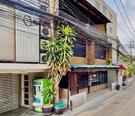 ถ.รัชดา1-11 150ม. ตลาดห้วยขวาง เหม่งจ๋าย ให้เช่าอาคารพาณิชย์ใหญ่ 3ชั้น 30ตรว. สามารถตกแต่งร้าน 360 ตรม. ต่อรองได้ 4นอน 4น้ำ