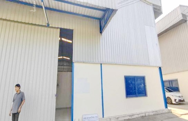 ออฟฟิศห้องประชุม ให้เช่า เซ้ง โรงงาน เฟอร์บางส่วน  มี GMP อาหาร 295 ตรว. สหพัฒน์ 4 กม 7จอดรถ 4 แอร์ ท่าเรือแหลมฉบัง 8 กม.