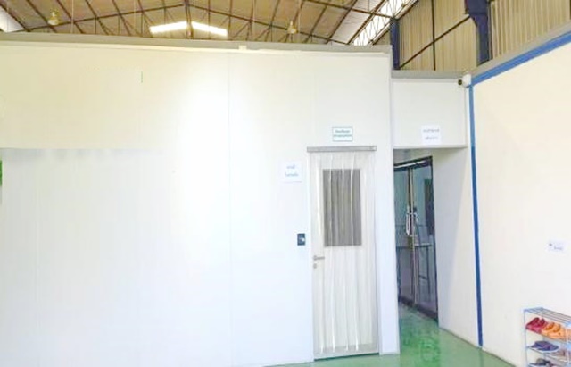 ออฟฟิศห้องประชุม ให้เช่า เซ้ง โรงงาน เฟอร์บางส่วน  มี GMP อาหาร 295 ตรว. สหพัฒน์ 4 กม 7จอดรถ 4 แอร์ ท่าเรือแหลมฉบัง 8 กม.