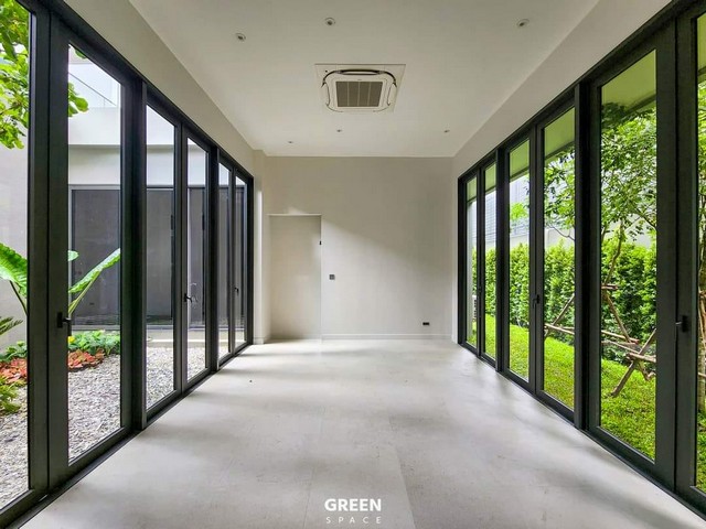ให้เช่าพูลวิลล่า 3 ชั้น Bugaan Pattanakarn สไตล์ Modern Luxury 700 ตรม. 5 ห้องนอน ซอยพัฒนาการ32 พร้อมลิฟต์แก้ว สระว่ายน้ำในบ้าน 