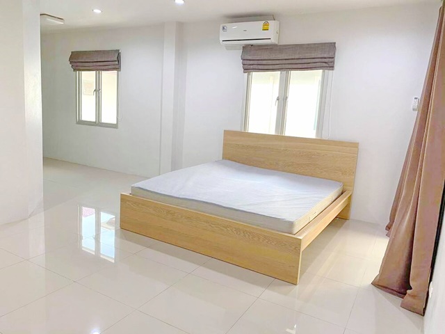 ให้เช่าบ้านเดี่ยวใหญ่มาก 2 ชั้น ใกล้ BTSอ่อนนุช เฟอร์นิเจอร์ พร้อมอยู่ 67 ตรว. พักอาศัย-ออฟฟิศ  3นอน 3น้ำ 5จอดรถ 5แอร์