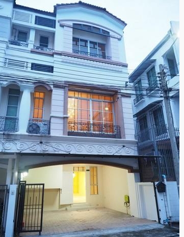ให้เช่าทาวน์โฮม 3 ชั้น บ้านกลางเมือง ลาดพร้าว-โยธินพัฒนา เลียบด่วนรามอินทรา มี 3 นอน 4 น้ำ