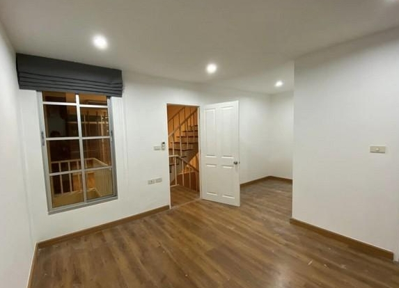 ให้เช่าทาวน์โฮม 3 ชั้น บ้านกลางเมือง ลาดพร้าว-โยธินพัฒนา เลียบด่วนรามอินทรา มี 3 นอน 4 น้ำ
