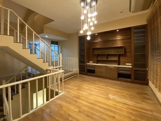 ให้เช่าทาวน์โฮม 3 ชั้น บ้านกลางเมือง ลาดพร้าว-โยธินพัฒนา เลียบด่วนรามอินทรา มี 3 นอน 4 น้ำ