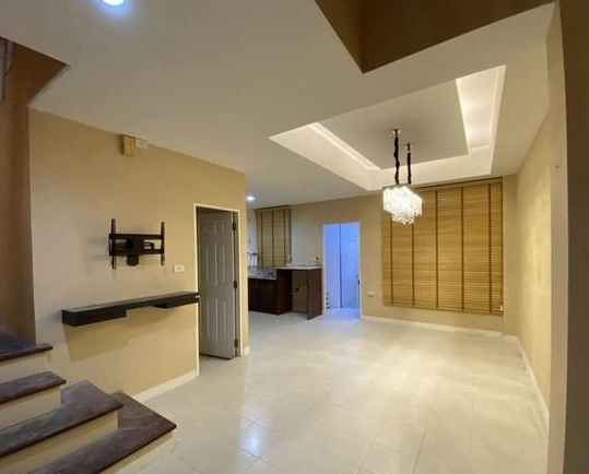ให้เช่าทาวน์โฮม 3 ชั้น บ้านกลางเมือง ลาดพร้าว-โยธินพัฒนา เลียบด่วนรามอินทรา มี 3 นอน 4 น้ำ