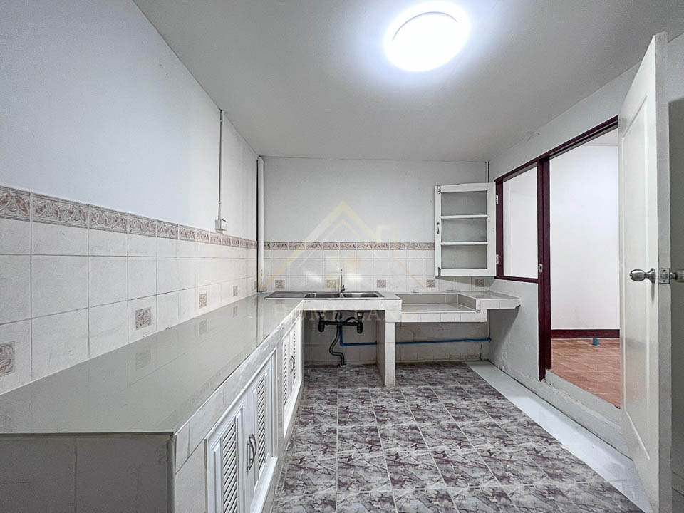ทาวน์โฮม 2 ชั้น หมู่บ้าน แพรมาพร รังสิต คลอง4 รีโนเวทใหม่พร้อมอยู่