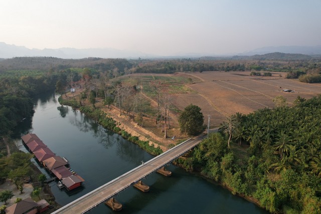 ขายที่ดินใกล้สะพานหินดาด อำเภอทองผาภูมิ จังหวัดกาญจนบุรี โฉนดครุฑแดง นส4จ 345 ไร่