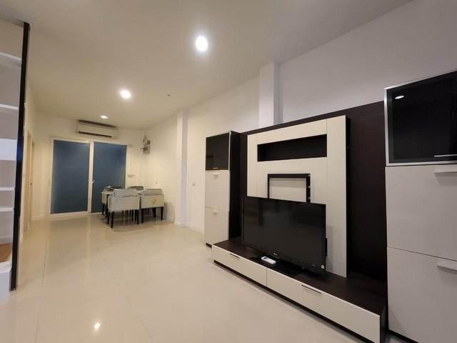 ให้เช่าทาวน์เฮ้าส์ 3 ชั้น ซอยลาดปลาเค้า 12 หมู่บ้าน กลางเมือง ลาดพร้าว-เสนา 1 บ้านอยู่หัวมุมอยู่ต้นซอยสะดวกใกล้ถนน