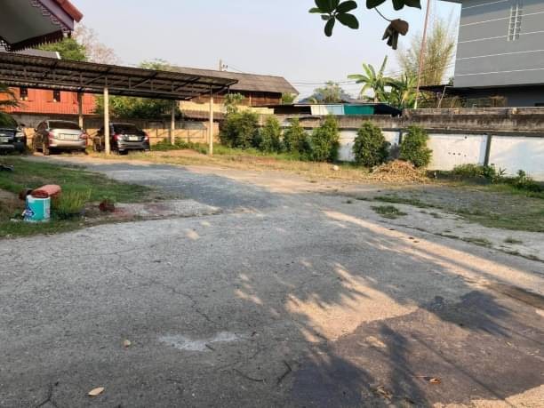 ที่ดินติดถนน ขาย 4.9 ล้าน เนื้อที่ 94 ตรว. #หนองจ๊อม #สันทราย ที่สวย #เหมาะสำหรับสร้างบ้าน ฝั่งโรงจอดรถ ติดถนน ตรงข้ามเซเว่น