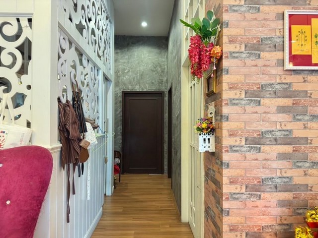 ขายอาคารพานิชย์ มิตรสัมพันธ์  ใกล้อ่างศิลา พื้นที่ 2 ตึก 50 ตร.ว. 