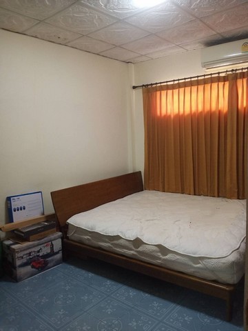 ขายอาคารพาณิชย์  ย่านสาธุประดิษฐ์ สาทร สีลม ใกล้จุดขึ้นลงทางด่วน ใกล้เซ็นทรัลพระราม3   ทำเลดีติดถนน 2 ด้าน 3 ชั้น เข้าออกได้หลายทาง