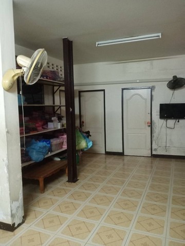 ขายอาคารพาณิชย์  ย่านสาธุประดิษฐ์ สาทร สีลม ใกล้จุดขึ้นลงทางด่วน ใกล้เซ็นทรัลพระราม3   ทำเลดีติดถนน 2 ด้าน 3 ชั้น เข้าออกได้หลายทาง