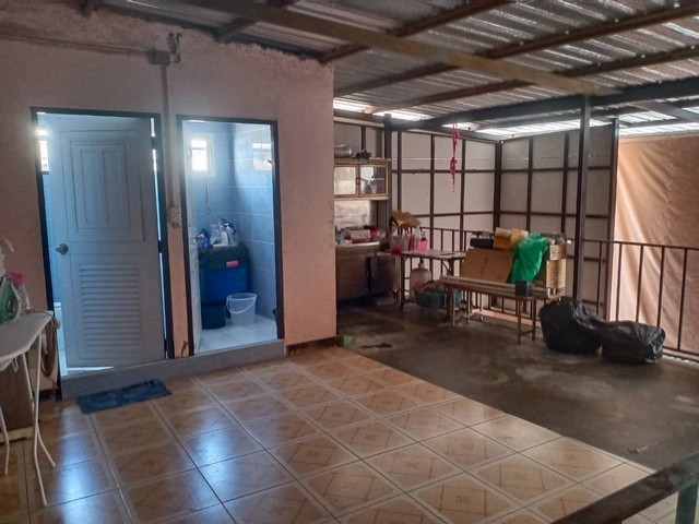 ขายอาคารพาณิชย์  ย่านสาธุประดิษฐ์ สาทร สีลม ใกล้จุดขึ้นลงทางด่วน ใกล้เซ็นทรัลพระราม3   ทำเลดีติดถนน 2 ด้าน 3 ชั้น เข้าออกได้หลายทาง