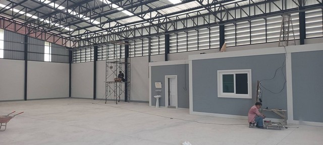  ให้เช่าโกดัง พื้นที่รวม 1ไร่2งาน โกดัง1,000 ตร.ม ออฟฟิศ 2 ชั้น  2ห้องน้ำ ลำลูกกาคลอง 5 เทรลเลอร์เข้าได้