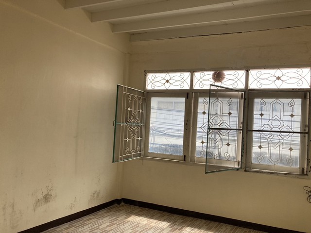 ขายอาคารพาณิชย์3 ชั้นใกล้เซ็นทรัลพระราม3 ย่าน สาทร สีลม ใกล้จุดขึ้นลงทางด่วน เข้าออกได้หลายทางซอยสาธุประดิษฐ์