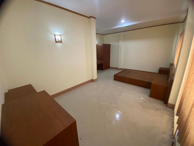 ขายด่วน ที่ดิน 256 ตน.วา + รีสอร์ท   เป็นแหล่งเศรษฐกิจ ใจกลางเมืองระนอง  ZW254
