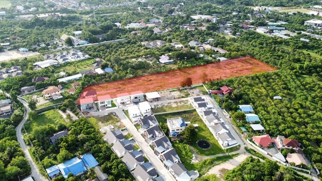 ที่ดินเปล่าพร้อมสาธารณูปโภคครบครันเหมาะสร้างบ้าน  ตั้งอยู่ใกล้หมู่บ้านจัดสรร