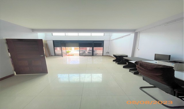 ขายอาคารพาณิชย์ 3 ชั้น มีชั้นลอย หมู่บ้าน ยูนิค เพลส ซอย นวลจันทร์ 36 PK04-04847