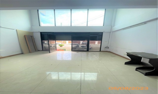 ขายอาคารพาณิชย์ 3 ชั้น มีชั้นลอย หมู่บ้าน ยูนิค เพลส ซอย นวลจันทร์ 36 PK04-04847