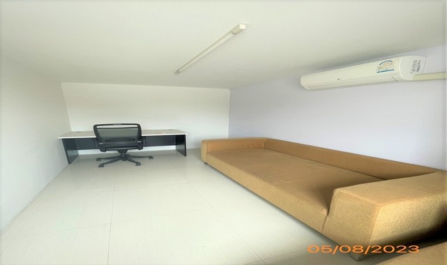 ขายอาคารพาณิชย์ 3 ชั้น มีชั้นลอย หมู่บ้าน ยูนิค เพลส ซอย นวลจันทร์ 36 PK04-04847