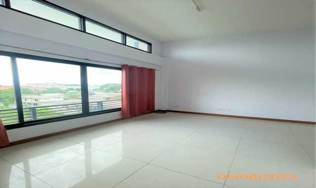 ขายอาคารพาณิชย์ 3 ชั้น มีชั้นลอย หมู่บ้าน ยูนิค เพลส ซอย นวลจันทร์ 36 PK04-04847