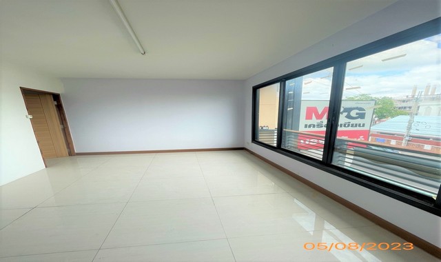 ขายอาคารพาณิชย์ 3 ชั้น มีชั้นลอย หมู่บ้าน ยูนิค เพลส ซอย นวลจันทร์ 36 PK04-04847