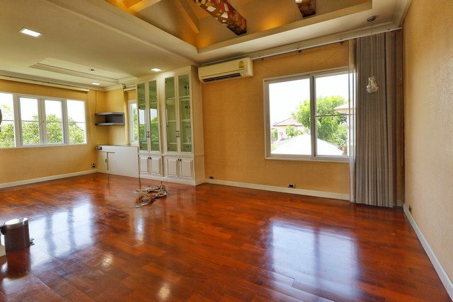 บ้าน ลัดดารมย์ ราชพฤกษ์ - รัตนาธิเบศร์ 2  274 ตาราง-วา 6 ห้องนอน 24900000 บ. FOR SALE แปลงใหญ่ บ้านสวย พร้อมเรือนรับรองขนาดใหญ่ 2 ชั้น