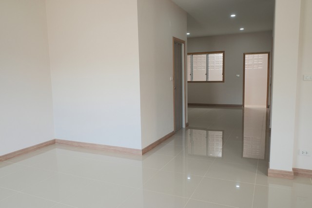 บ้านแฝด 2 ชั้น โครงการบ้านสวนทราย บางละมุง พื้นที่ 200 ตรม. เริ่ม 3.5 ล้าน