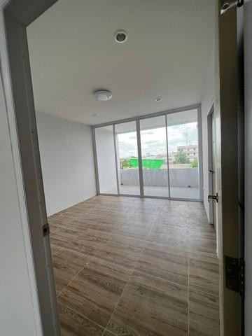 ให้เช่าโฮมออฟฟิศ 4 ชั้น ซอยอ่อนนุช 70-1 ใกล้รถไฟฟ้าสถานีศรีนุช มีที่จอดรถ 6 คัน