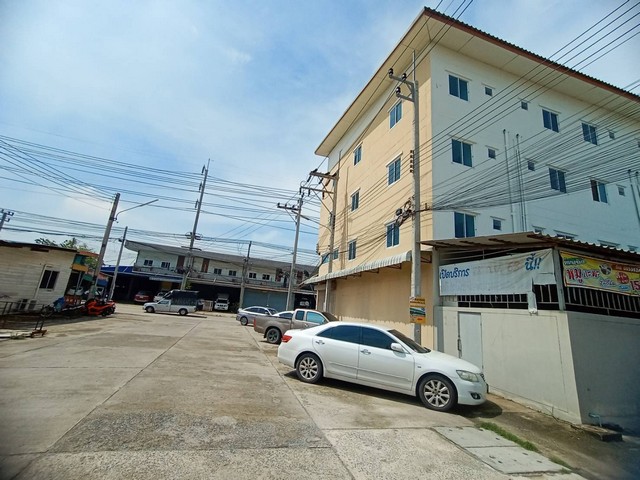 ขายด่วน อาคารพาณิชย์ 2คูหา  3 ชั้นครึ่ง  18 ตรว.  ตึกหัวมุม  ต.คลองมะเดื่อ อ.กระทุ่มแบน จ.สมุทรสาคร  ZW261