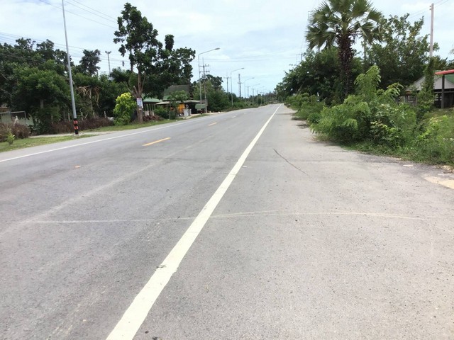 ขายที่ดิน 1-0-38 ไร่ ติดถนนเพชรเกษม  ต.หาดเจ้าสำราญ อ.เมืองเพชรบุรี  จ.เพชรบุรี  ZW232
