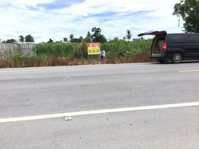 ขายที่ดิน 1-0-38 ไร่ ติดถนนเพชรเกษม  ต.หาดเจ้าสำราญ อ.เมืองเพชรบุรี  จ.เพชรบุรี  ZW232