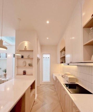 ให้เช่าทาวน์โฮม 3 ชั้น หลังมุม บ้านกลางเมือง แยกรัชดา-ลาดพร้าว ตกแต่งสไตล์ Home Cafe สงบ เรียบง่าย โปร่งสบาย ติดถนนลาดพร้าว ใกล้ BTS