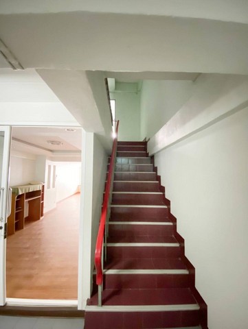 ให้เช่าอาคารพาณิชย์ 4.5 ชั้น ทำเลลาดพร้าว121 หลังตลาดบางกะปิและโลตัส