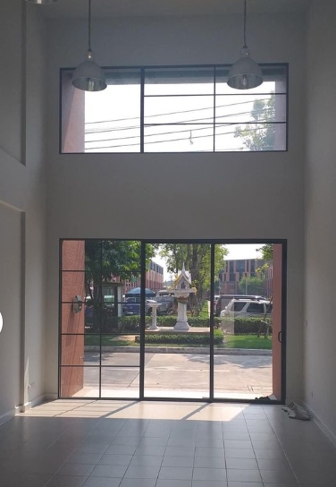 ให้เช่าอาคาร3.5 ชั้น  สิริ อเวนิว เพชรเกษม 81 เหมาะทำธุรกิจ หน้าร้าน สำนักงาน