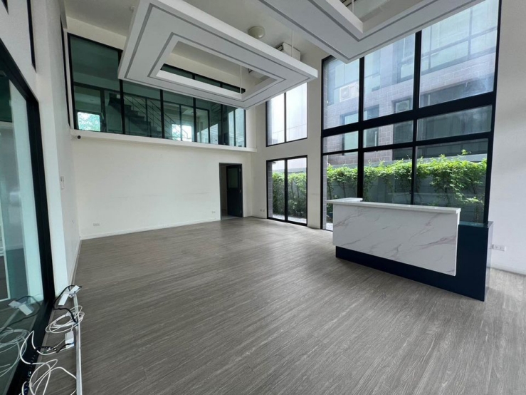 CH862-BH-REC อาคารพาณิชย์ 4.5 ชั้น พร้อมเพนท์เฮ้าส์ 3 ห้อง จอดรถ 6 คัน รามอินทรา แฟชั่นไอซ์แลนด์ ขนาด 600 ตรม.