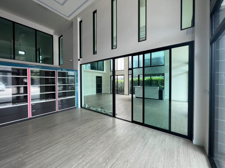 CH862-BH-REC อาคารพาณิชย์ 4.5 ชั้น พร้อมเพนท์เฮ้าส์ 3 ห้อง จอดรถ 6 คัน รามอินทรา แฟชั่นไอซ์แลนด์ ขนาด 600 ตรม.