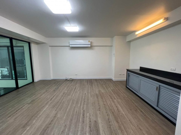 CH862-BH-REC อาคารพาณิชย์ 4.5 ชั้น พร้อมเพนท์เฮ้าส์ 3 ห้อง จอดรถ 6 คัน รามอินทรา แฟชั่นไอซ์แลนด์ ขนาด 600 ตรม.