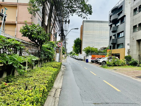 อาคารพาณิชย์ 5 ชั้น ซอยศูนย์วิจัย 4 (พระรามเก้า ซอย 26)  แขวงบางกะปี เขตห้วยขวาง กรุงเทพมหานคร  