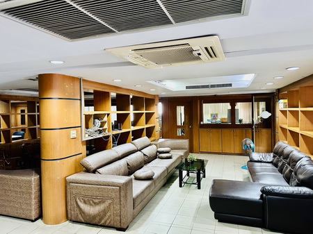 อาคารพาณิชย์ 5 ชั้น ซอยศูนย์วิจัย 4 (พระรามเก้า ซอย 26)  แขวงบางกะปี เขตห้วยขวาง กรุงเทพมหานคร  