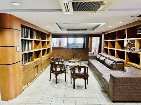 อาคารพาณิชย์ 5 ชั้น ซอยศูนย์วิจัย 4 (พระรามเก้า ซอย 26)  แขวงบางกะปี เขตห้วยขวาง กรุงเทพมหานคร  